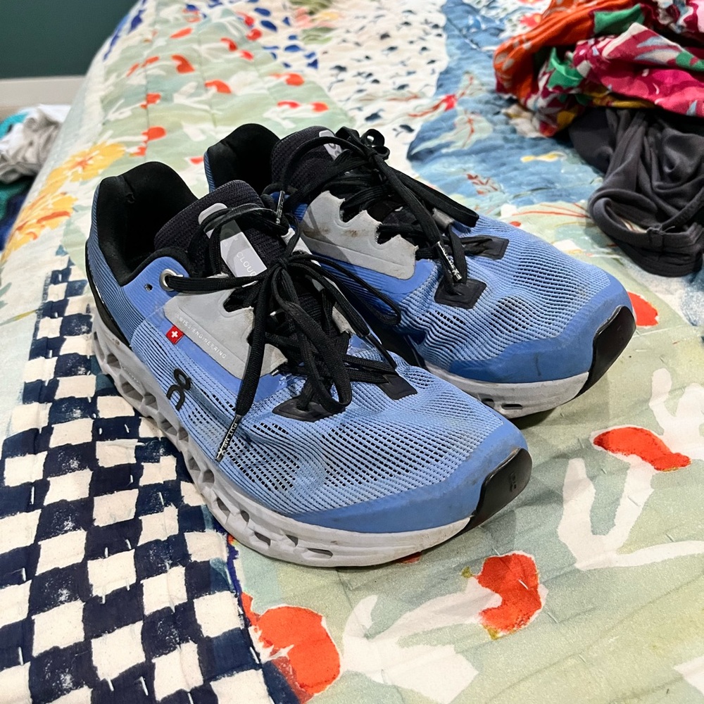 On clouds women’s size 7 cloudstatus